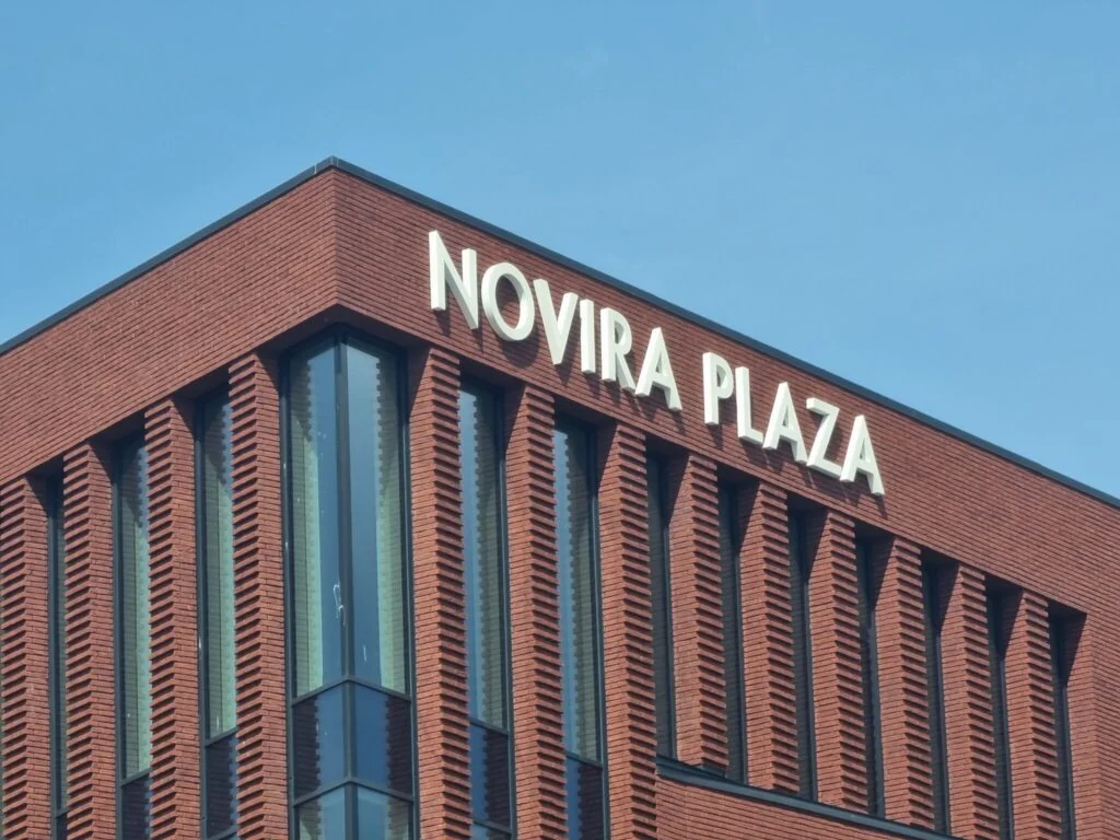 Gaismas reklāma no RETINA portfolio